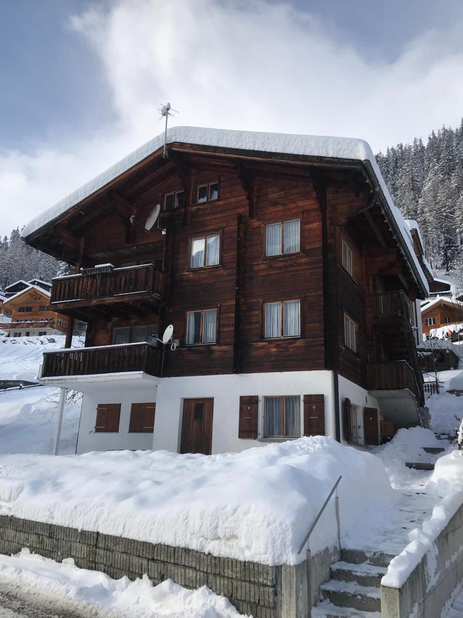 Ferienwohnung Im Chalet Boubou Wiler Exteriör bild